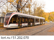 Russia, Moscow, Oktober 15, 2018: tram  is at the final stop, Sokolniki metro station. Редакционное фото, фотограф Татьяна Васильева / Фотобанк Лори