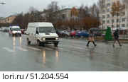 the ambulance in the street racing. Стоковое видео, видеограф Алексей Сергеев / Фотобанк Лори