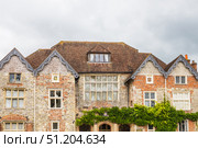 Historic Gabled House in Salisbury Cathedral Close, Wiltshire. Salisbury, UK, 5 July 2024. Редакционное фото, фотограф Zydrius Tartenis / Фотобанк Лори