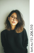 Young Woman With Glasses Poses Confidently Against a Plain Background Indoors. Стоковое AI-изображение, AI-художник Юлия Гапеенко / Фотобанк Лори
