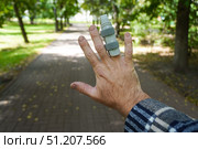 Man showing injured finger with splint in park during rehabilitation. fixation of a damaged finger with an orthosis for active life. Стоковое фото, фотограф Дмитрий Цветков / Фотобанк Лори
