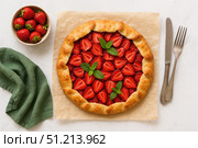 Deliciously Baked Strawberry Galette with Fresh Mint Garnish, Perfectly Arranged Strawberries on Flaky Crust, Ideal for Dessert Lovers and Fruit Enthusiasts. Стоковое AI-изображение, AI-художник Башкирова Анна / Фотобанк Лори