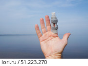 Man showing injured finger with splint near lake during summer vacation. plastic orthosis that helps to lead an active lifestyle. Стоковое фото, фотограф Дмитрий Цветков / Фотобанк Лори