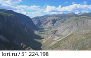 Timelapse of the sunny landscape of the Chulyshman valley in the Altay Mountains, Russia. Стоковое видео, видеограф Алексей Кузнецов / Фотобанк Лори