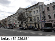 Большая Серпуховская улица в Москве (2022 год). Редакционное фото, фотограф Free Wind / Фотобанк Лори