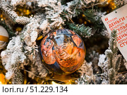 A decorated Christmas tree of the Mosfilm film company with portraits of actors from popular Soviet films, in the GUM store in the center of Moscow. Russia, Moscow, January 9, 2025. Редакционное фото, фотограф Photojuli / Фотобанк Лори