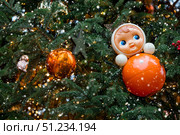 Holiday decorations on the streets of Moscow. Beautiful Christmas background. Soviet tumbler toy on a Christmas tree. Стоковое фото, фотограф Photojuli / Фотобанк Лори