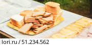 Tray with slices of white and black bread, slices of cheese and bacon on table for summer sandwiches. Стоковое фото, фотограф Андрей Митин / Фотобанк Лори