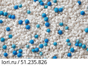 White cat litter round particles surface with small blue colored particles, top view. Granules of pet white-gray litter background. Dog litter texture backdrop with small dots. Flat lay, copy space. Стоковое AI-изображение, AI-художник Марина Демидюк / Фотобанк Лори