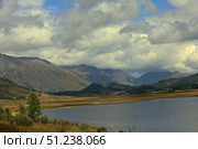 Serene Mountain Lake Landscape under Dramatic Cloudy Sky. Стоковое фото, фотограф Igor Bastrakov / Фотобанк Лори