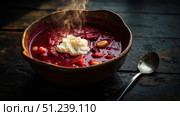 Steaming ukrainian borscht with sour cream in rustic bowl. Стоковое фото, фотограф David Kashakhi / Фотобанк Лори