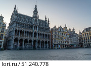 Brussels City Museum and Grand Place Early Morning. City of Brussels, Belgium. Стоковое фото, фотограф Максим Забаровский / Фотобанк Лори