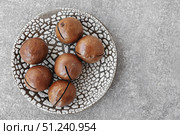 Macadamia. A handful of Macadamia nuts in a handmade plate on the table, top view. Copy space. Стоковое фото, фотограф Оксана Медведева / Фотобанк Лори