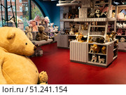 Exploring a Whimsical World of Plush Toys: A Cozy Display of Soft Animals and Cuddly Companions in an Enchanting Store Environment. Стоковое фото, фотограф Владимир Федоров / Фотобанк Лори