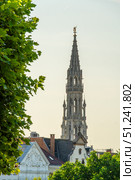 Spire of Town Hall in City of Brussels, Belgium. Стоковое фото, фотограф Максим Забаровский / Фотобанк Лори