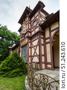 The old half-timbered building of the Institute of Mechanotherapy (2023 год). Стоковое фото, фотограф Юлия Белоусова / Фотобанк Лори