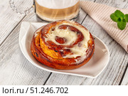 Glazed cinnabon swirl with icing. Стоковое фото, фотограф Андрей Старостин / Фотобанк Лори