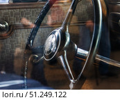 Vintage Chrysler Airstream Super Eight C8 Deluxe Car (1936) Steering Wheel Detail (2024 год). Редакционное фото, фотограф Sergakoff / Фотобанк Лори