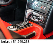 Luxury Mercedes-Benz SLR Sports Car Interior Gear Shift. Стоковое фото, фотограф Sergakoff / Фотобанк Лори
