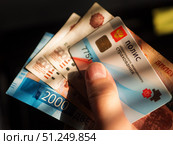 Financial Transactions: Handling Cash and Digital Payments. Редакционное фото, фотограф Sergakoff / Фотобанк Лори