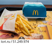 McDonald's French Fries and McChicken on Tray. Редакционное фото, фотограф Sergakoff / Фотобанк Лори