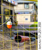 A yellow-orange lantern is hanging from the fence. Russia. Moscow. 05.09.25. Редакционное фото, фотограф Ярославский Максим / Фотобанк Лори