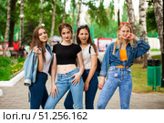 Four schoolgirls in summer park. Стоковое фото, фотограф Андрей Аркуша / Фотобанк Лори