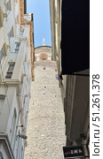 Galata Tower in Istanbul, view from the narrow street Narrow street with Galata Tower and historic building in Beyoglu district, Istanbul, Turkey Beautiful view of city street with different stores. Редакционное фото, фотограф Zita Khasanova / Фотобанк Лори