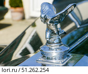 Spirit of Extasy on Rolls Royce Phantom IV (2013 год). Редакционное фото, фотограф Sergakoff / Фотобанк Лори