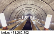 A long tunnel with three escalators. Russia. Moscow. 07.09.25. Редакционное видео, видеограф Ярославский Максим / Фотобанк Лори