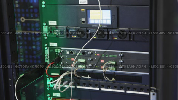 10 october 2023 - Lisbon, Portugal - Feira International Lisbon, Segurex : The server device running and connected to network. Редакционное видео, видеограф Константин Шишкин / Фотобанк Лори