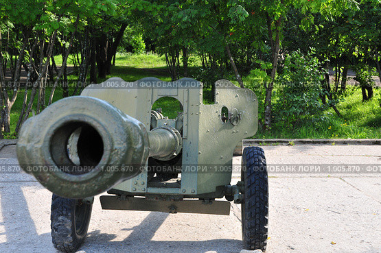100 мм полевая пушка (БС-3) образца 1943 года в парке Победы в городе Кинешма (2009 год). Редакционное фото, фотограф Ульянов Александр Михайлович / Фотобанк Лори