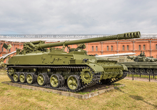 152-мм самоходная пушка 2С5 «Гиацинт», образца 1975 г (2015 год). Редакционное фото, фотограф Александр Перепелицын / Фотобанк Лори