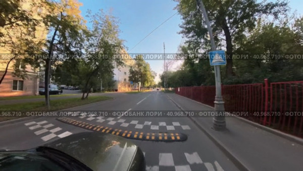 360 degree camera shooting while driving a car on a city street. The camera is above the roof of the car. Стоковое видео, видеограф Ярославский Максим / Фотобанк Лори