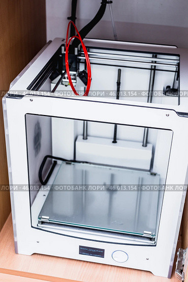 3d printer with bright red filament. Стоковое фото, фотограф Сергей Толмачёв / Фотобанк Лори