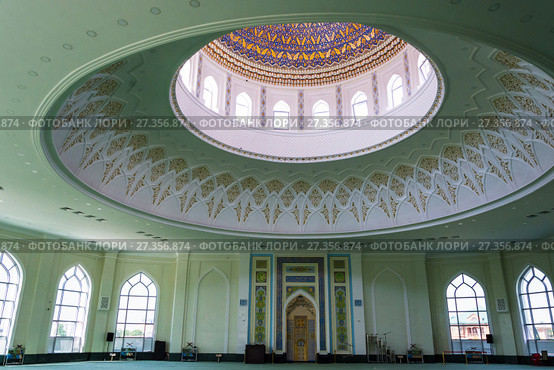 A beautiful painting inside the mosque Minor in Tashkent, Uzbekistan (2016 год). Редакционное фото, фотограф Валерий Смирнов / Фотобанк Лори
