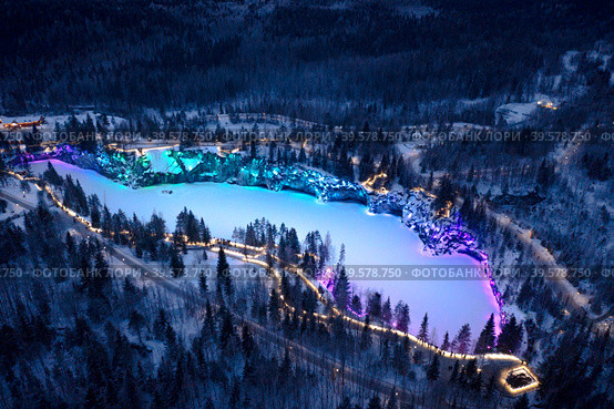 A beautiful view of the illumination of the ruskela mountain park. republic of karelia (2023 год). Редакционное фото, фотограф Николай Титюк / Фотобанк Лори