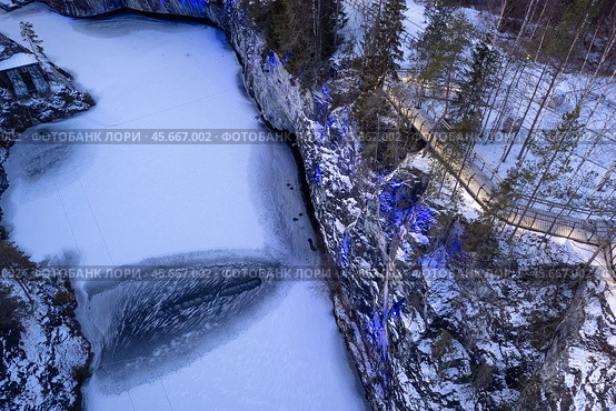 A beautiful view of the illumination of the ruskela mountain park. republic of karelia. Редакционное фото, фотограф Николай Титюк / Фотобанк Лори