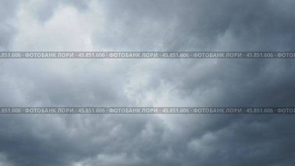 A blanket of dark clouds envelops the skyline, signaling an impending storm. The atmosphere becomes tense as the wind picks up and evening sets in. Time lapse. Стоковое видео, видеограф Юлия Петровская / Фотобанк Лори