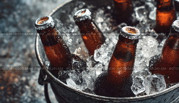 A bucket of ice with several brown beer bottles, close-up. Стоковое AI-изображение, AI-художник Ярославский Максим / Фотобанк Лори