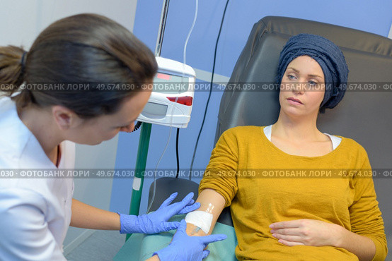 a cancer patient for check-up. Стоковое фото, агентство Ingram Publishing / Фотобанк Лори