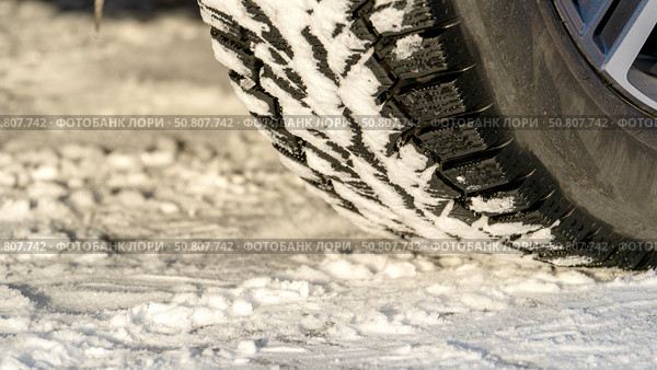 A car on a winter studded road on a snowy road. Стоковое фото, фотограф Igor Skripachev / Фотобанк Лори