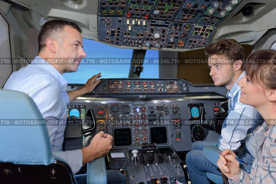 a conversation in the cockpit. Стоковое фото, агентство Ingram Publishing / Фотобанк Лори