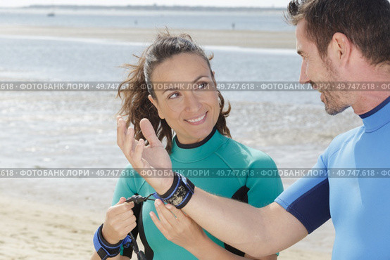 a fit couple before surfing. Стоковое фото, агентство Ingram Publishing / Фотобанк Лори