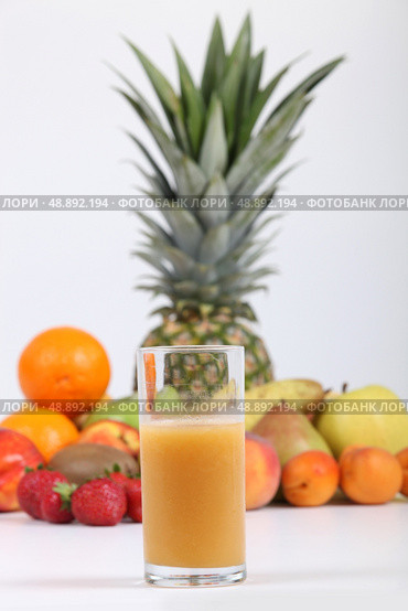 A glass of multivitamin juice. Стоковое фото, агентство Ingram Publishing / Фотобанк Лори