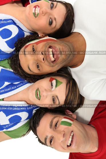 A group of people supporting the Italian football team. Стоковое фото, агентство Ingram Publishing / Фотобанк Лори