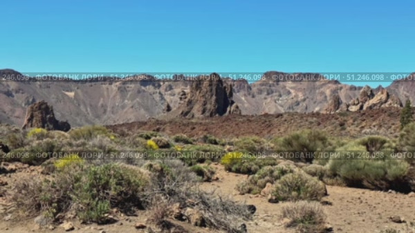 A Scenic Desert Landscape characterized by Unique Rock Formations and Stunning Views. Стоковое видео, видеограф Vladimir Vintonjak / Фотобанк Лори