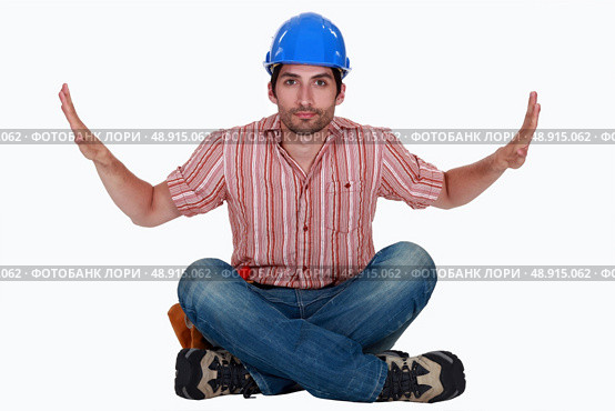 A seated construction worker. Стоковое фото, агентство Ingram Publishing / Фотобанк Лори
