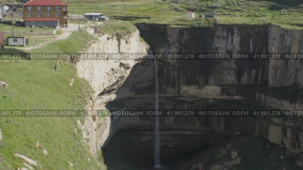 A stream of water falls from a great height into a stone bowl. Tobot waterfall Republic of Dagestan, Russia. The concept of traveling in your country. Стоковое видео, видеограф Воловодов Владимир / Фотобанк Лори