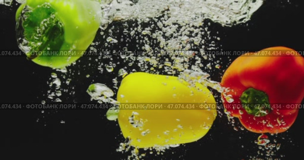 A Stunning Collection of Colorful Bell Peppers Artistically Arranged for Display. Стоковое видео, видеограф Владимир Ковальчук / Фотобанк Лори
